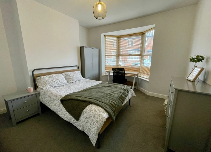 3 Bed - Bills Inclusive - Severn Street - Thumbnail 4
